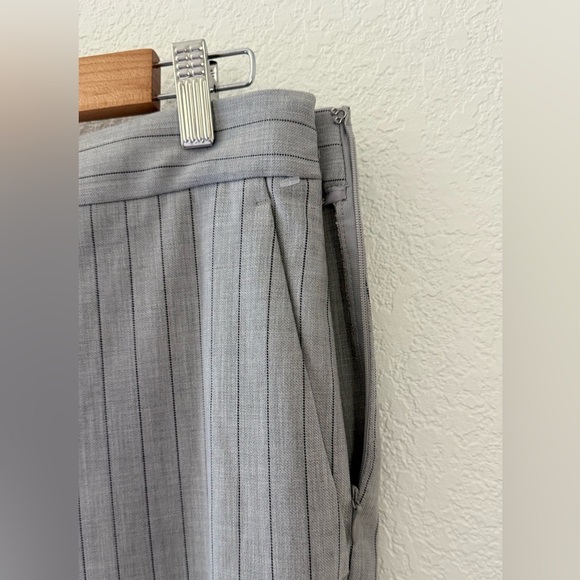Ann Taylor Pinstripe Light Gray Trousers Side Zip Straight Leg Size 10 - Picture 10 of 10